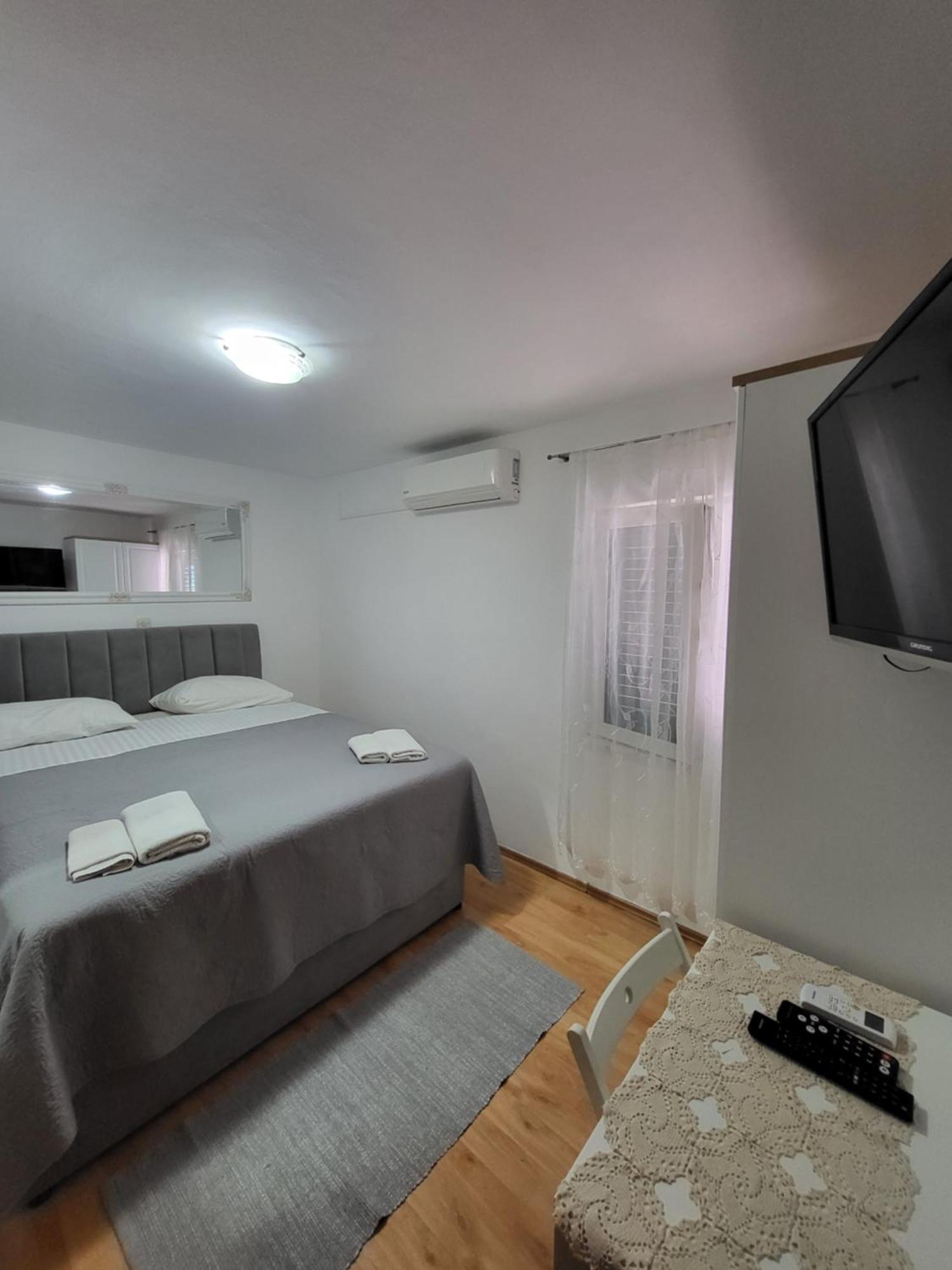 Guest Accomodation Zura Skradin Ngoại thất bức ảnh