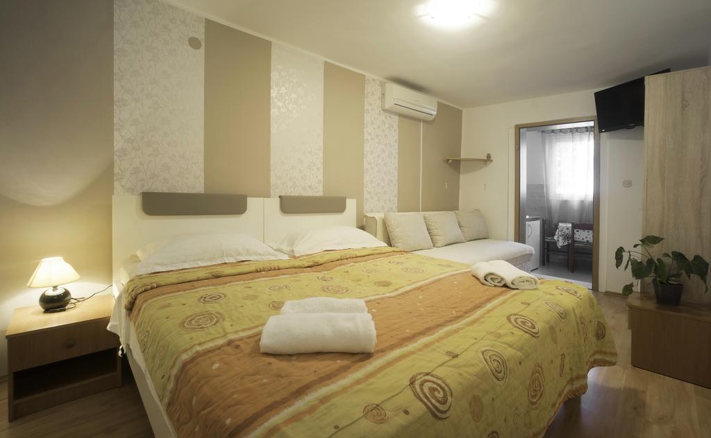 Guest Accomodation Zura Skradin Ngoại thất bức ảnh