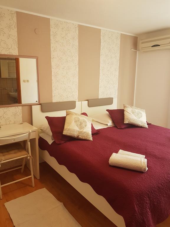 Guest Accomodation Zura Skradin Ngoại thất bức ảnh